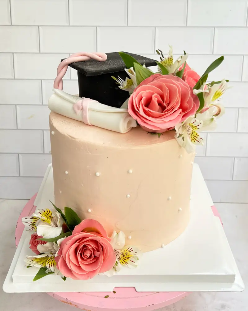 Pastel rosa blanco flores rosas